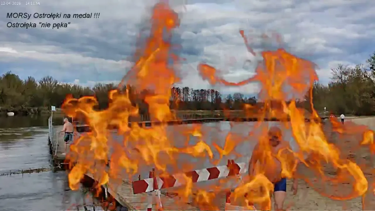 Kwietniowe morsowanie na Plaży Miejskiej w Ostrołęce – „Ostrołęka nie pęka”